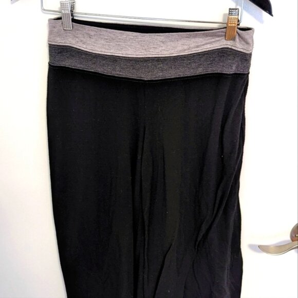 Womens Small Capri Style Pants - Picture 1 of 3